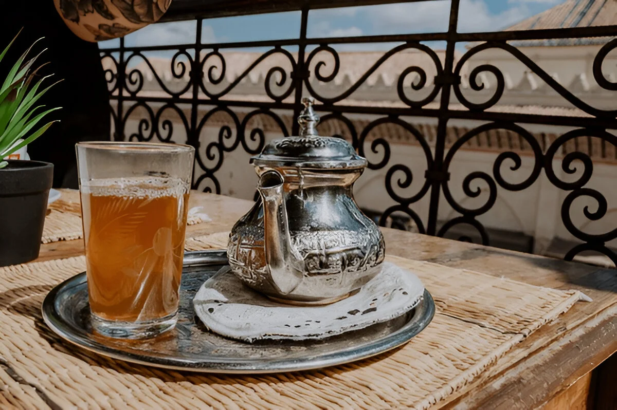 Le Thé Marocain : plus qu’une boisson, un art de vivre